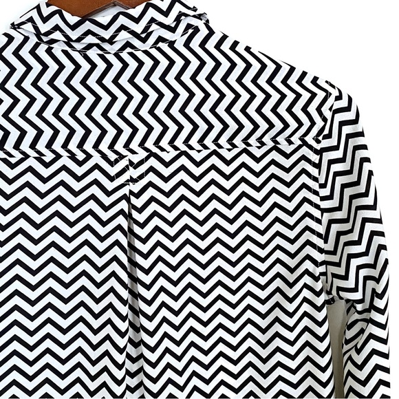 American Eagle White And Black Chevron Print Button Down Shirt Semi-Sheer Dressy - Picture 12 of 15